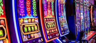 Pemain slot terpukau saat mendapatkan bonus dan free spin
